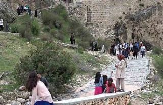 Restorasyonu tamamlanan eski Kahta Kalesi’ne ziyaretçi...