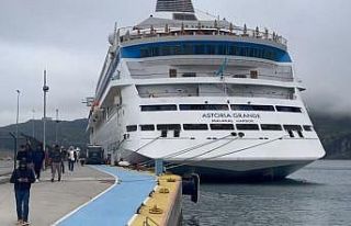 Rus turistler Amasra’ya doyamıyor