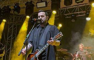 Sağanak yağış gençlerin eğlencesini bozamadı