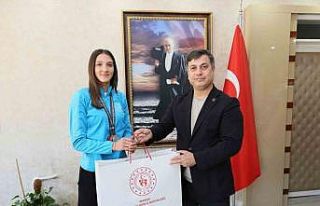 Şampiyon Eylül Aygül memleketinde ödüllendirdi