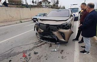 Samsun’da 3 aracın karıştığı zincirleme trafik...