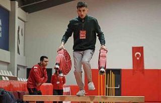 Sanki Survivor..İtfaiye eri olabilmek için ter döktüler