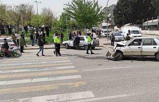 Şanlıurfa’da 2 otomobil çarpıştı: 8 yaralı