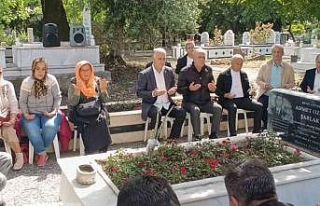 Şehit Üsteğmen Ozan Şarlak mezarı başında dualarla...