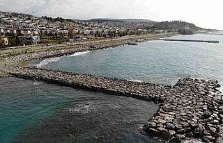 Şiddetli fırtına nedeniyle 20 metreyi bulan çekilme...