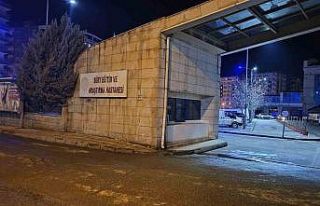 Siirt’te devrilen traktörün altında kalan sürücü...