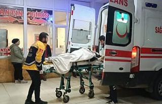 Sivas’ta iki araç kavşakta çarpıştı: 3 yaralı