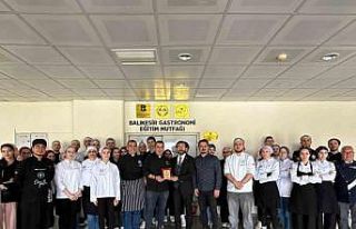 Sokak lezzetlerinden kokorecin sırlarını anlattı