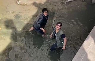 Suyu azalan Porsuk Çayı’nda gözlük buldular