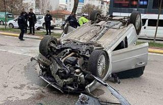 Takla atıp hurdaya dönen otomobilden burnu bile...