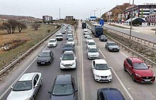 Tatilciler erken dönüşe geçti: 43 ilin geçiş...