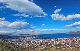 Tatvan semalarındaki bulut geçişleri görsel şölen...