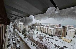 Tatvan’da kar kalınlığı 10 santimetreyi buldu