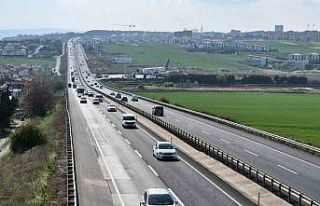 Tekirdağ-İstanbul yolunda tatil dönüşü yoğunluğu...