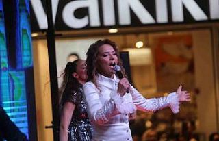 TOGG çekilişi sonrası Demet Akalın rüzgarı