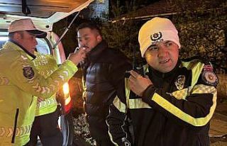 Trafiği tehlikeye düşürüp dans etmişti, 22 bin...