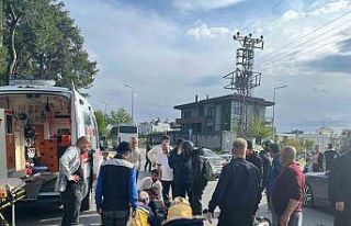 Tur aracıyla motosiklet çarpıştı: 1 yaralı