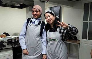 Uluslararası öğrenciler Türk mutfağını SAMEK...