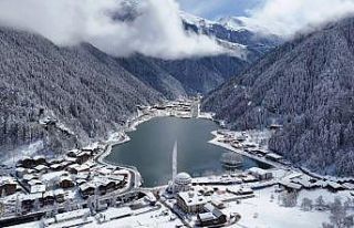 Uzungöl nisan ayında karla kaplandı