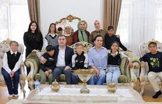 Vali Eldivan, Sevgi Evinde kalan çocuklarla bir araya...