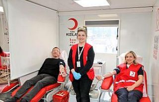 Vali Polat, kan bağışında bulundu