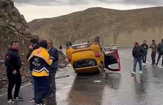 Van-Hakkari karayolunda trafik kazası: 2 yaralı