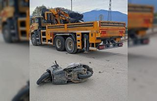 Vinç ile çarpışan motosiklet sürücüsü yaralandı