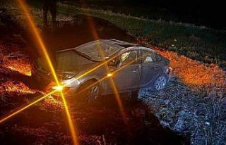 Virajı alamayan otomobil takla attı: 2 yaralı