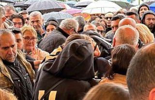 Volkan Konak’ın kızı Şimal Konak cenaze töreninde...