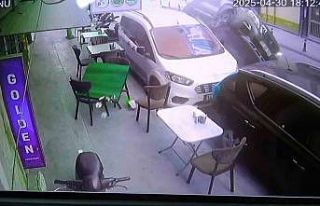 Yalova’da park halindeki araçlara çarpan cip yan...