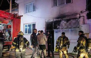 Yanan binadaki köpeği itfaiye ekipleri kurtardı