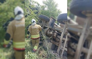 Yayladağı’nda asfalt yüklü kamyon devrildi:...