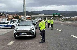 Yollarda bayram dönüşü hareketliliği: Polisler...