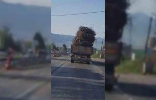 Yürekleri ağza getiren hurda yüklü tırın sürücüsüne...