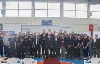 ’100 Okul 100 Akademisyen Projesi’nin ilki gerçekleşti