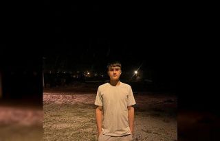 15 yaşındaki genç, husumetlilerinin silahlı saldırısına...