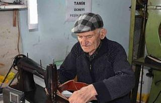 20 metrekarelik dükkanda fabrikasyona direniyor