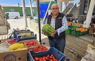 20 yıldır tarlada üretip pazarda satıyor