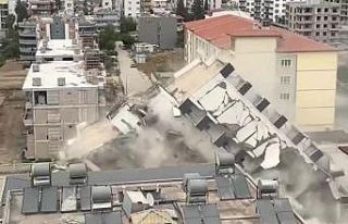 7 katlı bina iş makinesinin darbesiyle kağıt gibi...