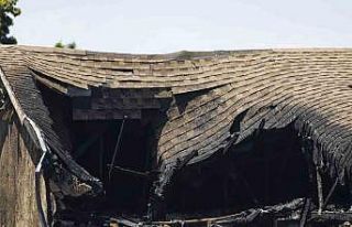 ABD’de yerleşim yerine düşen uçakta 6 kişinin...