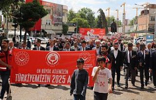 Adıyaman’da yüzlerce kişi ’aile’ için yürüdü