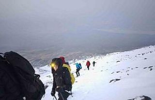 Ağrı Dağı dünyanın dört bir yanından misafirlerini...