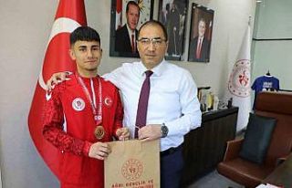 Ağrı Gençlik ve Spor İl Müdürü Çelebi, şampiyon...