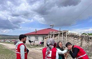 Ağrı Kızılay gönüllülerinden annelere anlamlı...