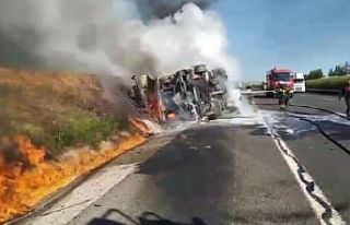 Akaryakıt tankeri alev alev yandı