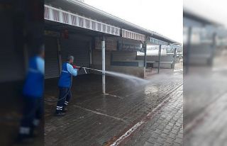 Akbük Semt Pazarı, belediye ekiplerince temizlendi