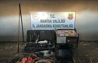 Akhisar’da kaçak kazı yapan 2 şüpheli suçüstü...