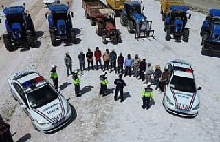 Aksaray’da jandarmadan çiftçilere eğitim, traktörlere...