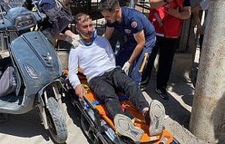 Aksaray’da motosiklet ile otomobil çarpıştı:...