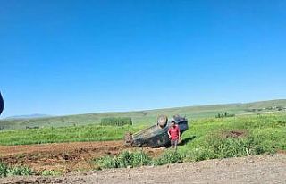 Akyaka’da otomobil takla attı: 1 yaralı